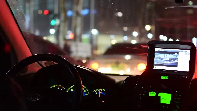 Mantén las luces encendidas en carretera...